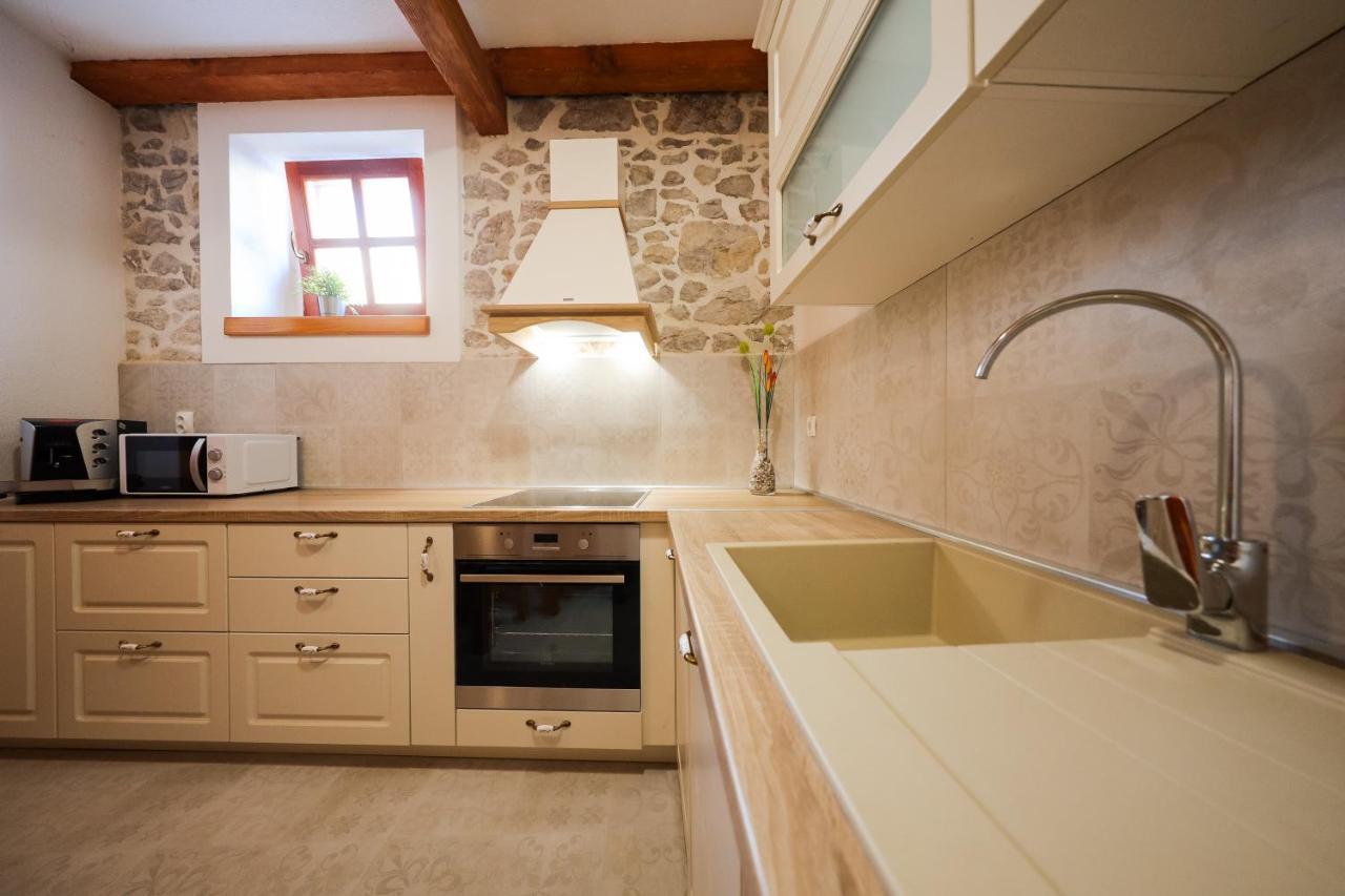 Holiday Home Mare Petrcane Bagian luar foto