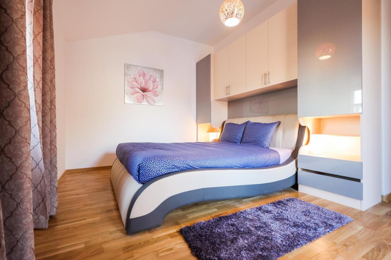 Holiday Home Mare Petrcane Bagian luar foto