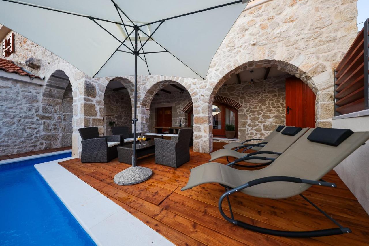 Holiday Home Mare Petrcane Bagian luar foto