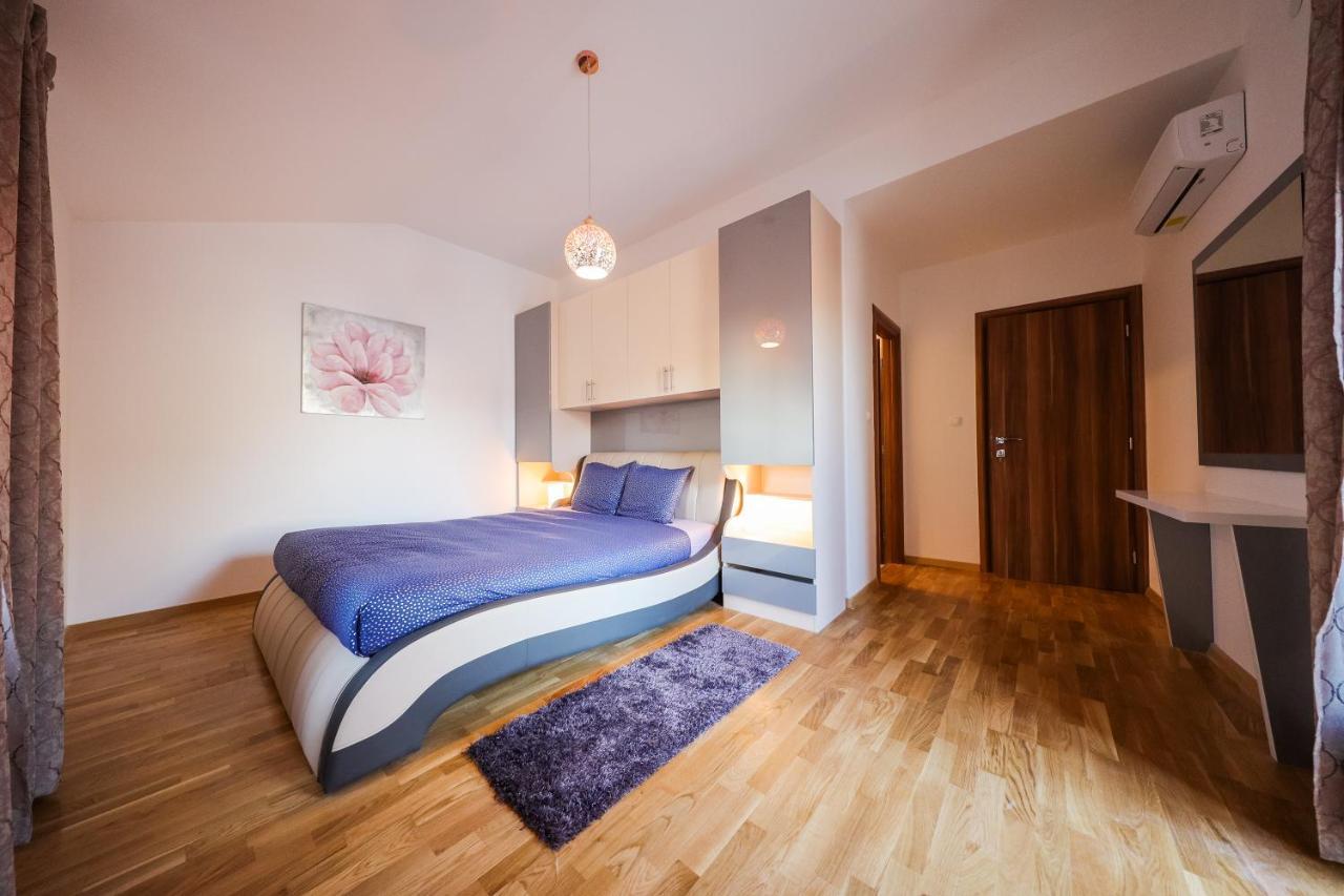 Holiday Home Mare Petrcane Bagian luar foto