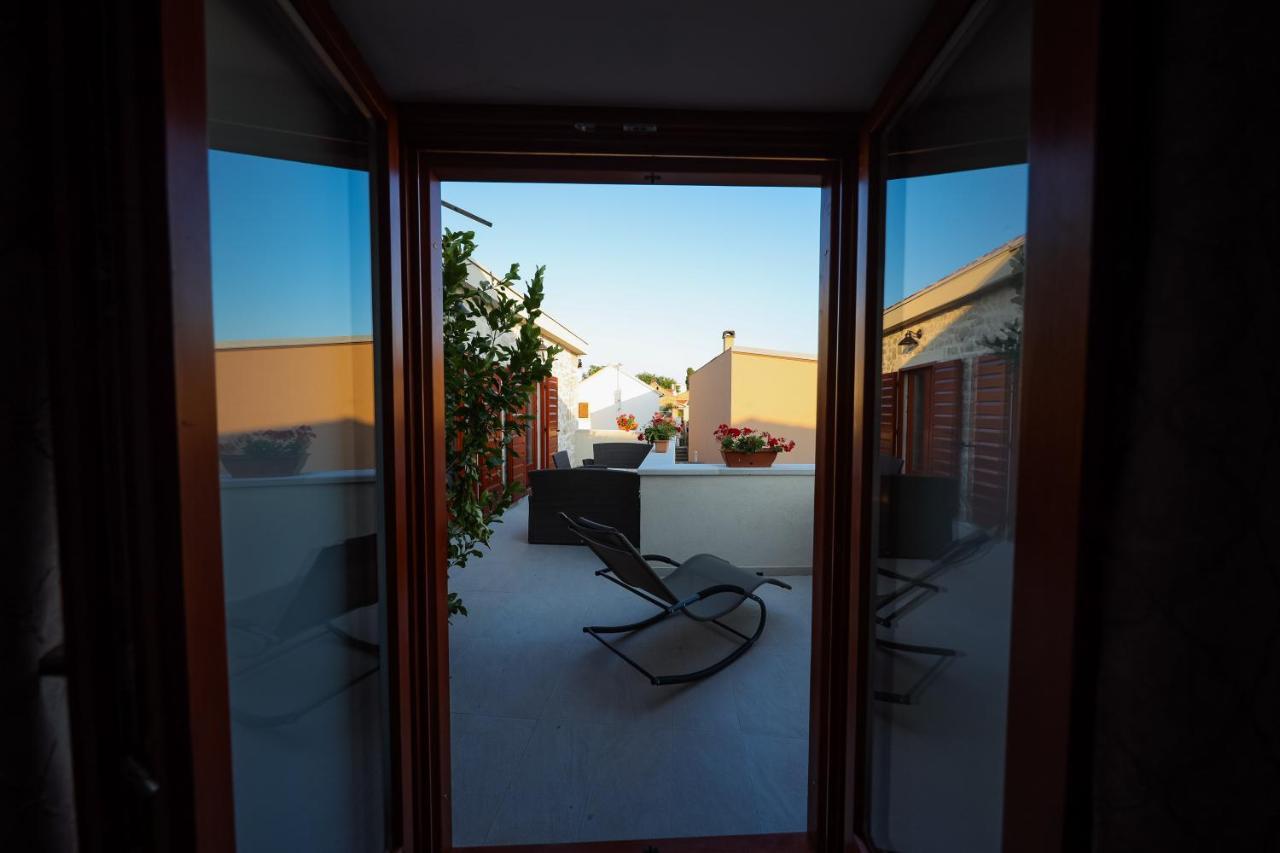 Holiday Home Mare Petrcane Bagian luar foto