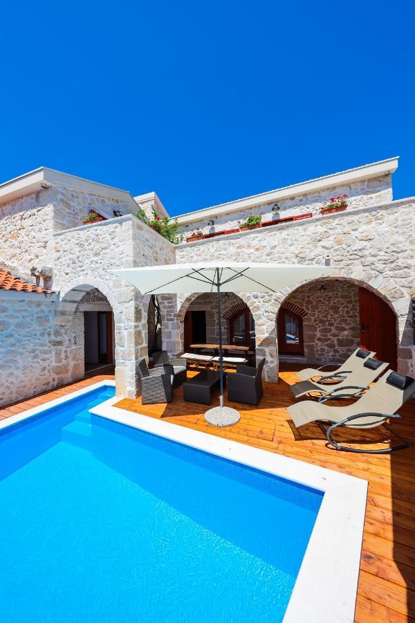 Holiday Home Mare Petrcane Bagian luar foto