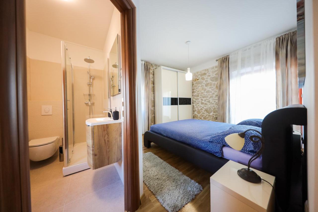 Holiday Home Mare Petrcane Bagian luar foto