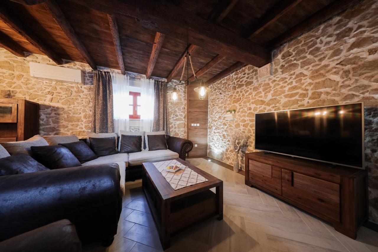 Holiday Home Mare Petrcane Bagian luar foto